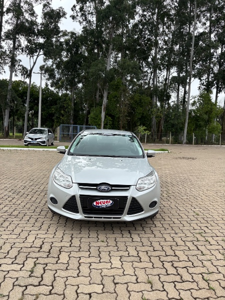 FORD FOCUS 2.0 GHIA 16V FLEX 4P AUTOMÁTICO /2014 NEURI VEÍCULOS LAJEADO / Carros no Vale