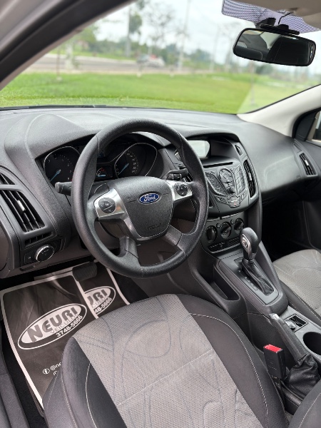FORD FOCUS 2.0 GHIA 16V FLEX 4P AUTOMÁTICO /2014 NEURI VEÍCULOS LAJEADO / Carros no Vale