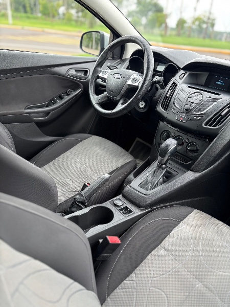 FORD FOCUS 2.0 GHIA 16V FLEX 4P AUTOMÁTICO /2014 NEURI VEÍCULOS LAJEADO / Carros no Vale