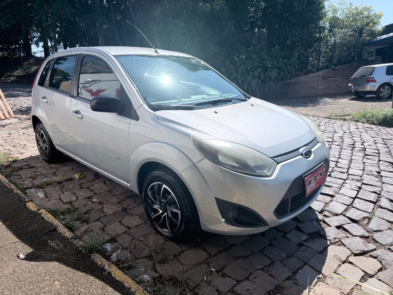FORD FIESTA SE 1.0 8V FLEX 5P 2014/2014 ELY AUTOMÓVEIS LAJEADO / Carros no Vale