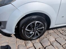 FORD FIESTA SE 1.0 8V FLEX 5P 2014/2014 ELY AUTOMÓVEIS LAJEADO / Carros no Vale