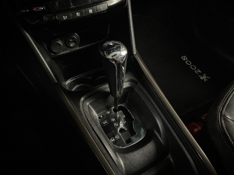 PEUGEOT 2008 1.6 16V FLEX GRIFFE 4P AUTOMÁTICO 2015/2016 DUARTE VEÍCULOS PORTO ALEGRE / Carros no Vale PEUGEOT 2008 1.6 16V FLEX GRIFFE 4P AUTOMÁTICO 2015/2016 DUARTE VEÍCULOS PORTO ALEGRE / Carros no Vale