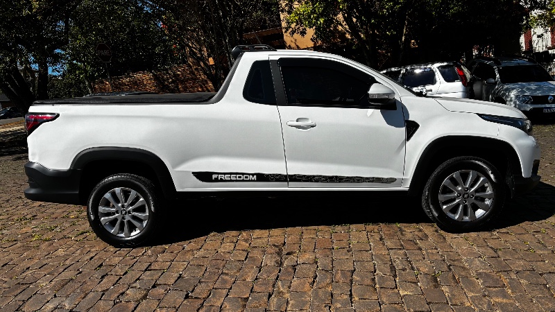 FIAT STRADA 1.3 FIREFLY FREEDOM CS 2024/2025 COMPLETO VEÍCULOS GUAPORÉ / Carros no Vale