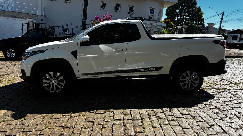 FIAT STRADA 1.3 FIREFLY FREEDOM CS 2024/2025 COMPLETO VEÍCULOS GUAPORÉ / Carros no Vale