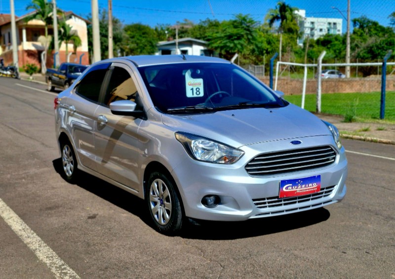 FORD KA + 1.0 SE 12V 2017/2018 CRUZEIRO MULTIMARCAS CRUZEIRO DO SUL / Carros no Vale