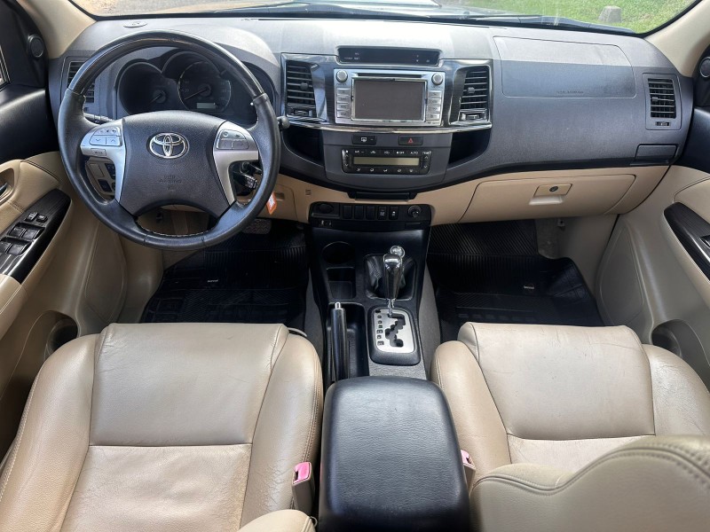 TOYOTA HILUX SW4 SRV 3.0 4X4 /2015 MENEGHINI VEÍCULOS ARROIO DO MEIO / Carros no Vale TOYOTA HILUX SW4 SRV 3.0 4X4 /2015 MENEGHINI VEÍCULOS ARROIO DO MEIO / Carros no Vale