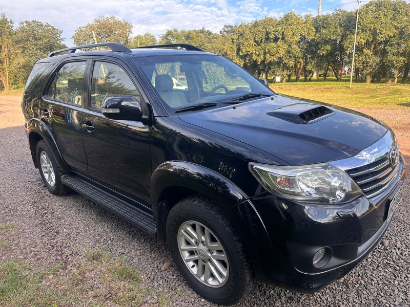 TOYOTA HILUX SW4 SRV 3.0 4X4 /2015 MENEGHINI VEÍCULOS ARROIO DO MEIO / Carros no Vale TOYOTA HILUX SW4 SRV 3.0 4X4 /2015 MENEGHINI VEÍCULOS ARROIO DO MEIO / Carros no Vale