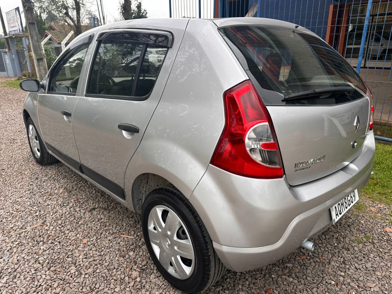 RENAULT SANDERO 1.6 AUTHENTIQUE 8V /2009 MENEGHINI VEÍCULOS ARROIO DO MEIO / Carros no Vale RENAULT SANDERO 1.6 AUTHENTIQUE 8V /2009 MENEGHINI VEÍCULOS ARROIO DO MEIO / Carros no Vale