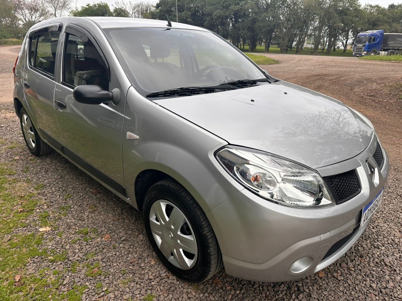 RENAULT SANDERO 1.6 AUTHENTIQUE 8V /2009 MENEGHINI VEÍCULOS ARROIO DO MEIO / Carros no Vale RENAULT SANDERO 1.6 AUTHENTIQUE 8V /2009 MENEGHINI VEÍCULOS ARROIO DO MEIO / Carros no Vale