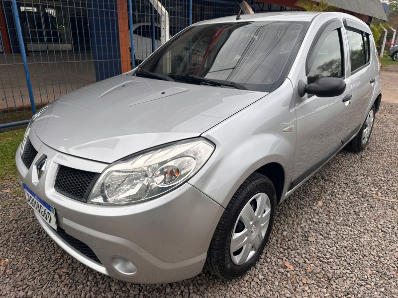 RENAULT SANDERO 1.6 AUTHENTIQUE 8V /2009 MENEGHINI VEÍCULOS ARROIO DO MEIO / Carros no Vale RENAULT SANDERO 1.6 AUTHENTIQUE 8V /2009 MENEGHINI VEÍCULOS ARROIO DO MEIO / Carros no Vale