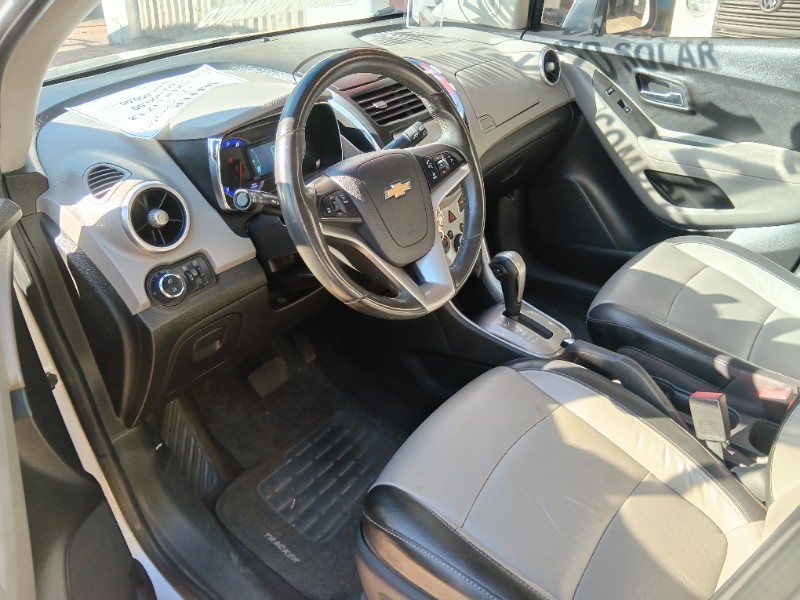 CHEVROLET TRACKER LTZ 1.8 16V ECOTEC 2014/2014 SCHAEFER AUTOMÓVEIS TEUTÔNIA / Carros no Vale