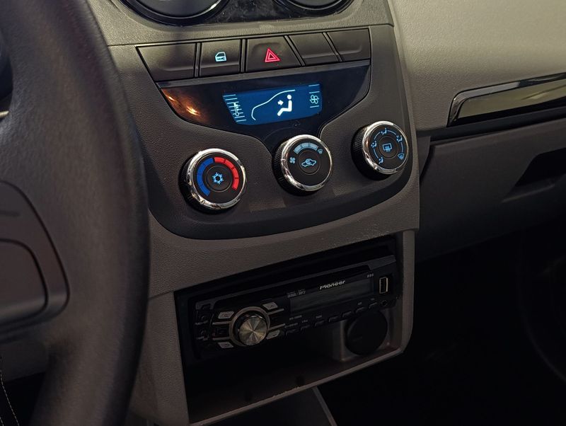 Chevrolet Agile Hatch Lt 1.4 8v 2010/2010 SIM VEÍCULOS PORTO ALEGRE / Carros no Vale