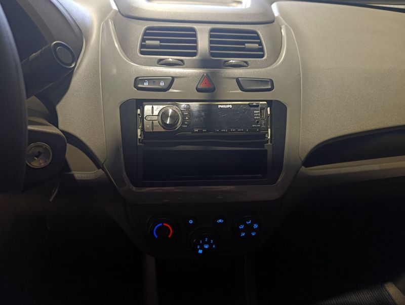 Chevrolet Cobalt 1.4 Lt 2012/2012 SIM VEÍCULOS PORTO ALEGRE / Carros no Vale