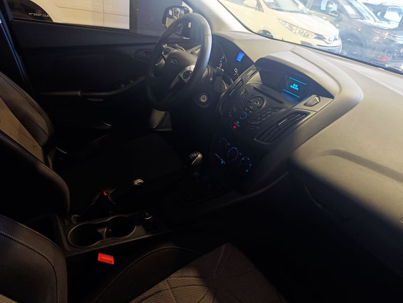 Ford Focus 1.6 Ssese Plus 8v16v 2013/2014 SIM VEÍCULOS PORTO ALEGRE / Carros no Vale