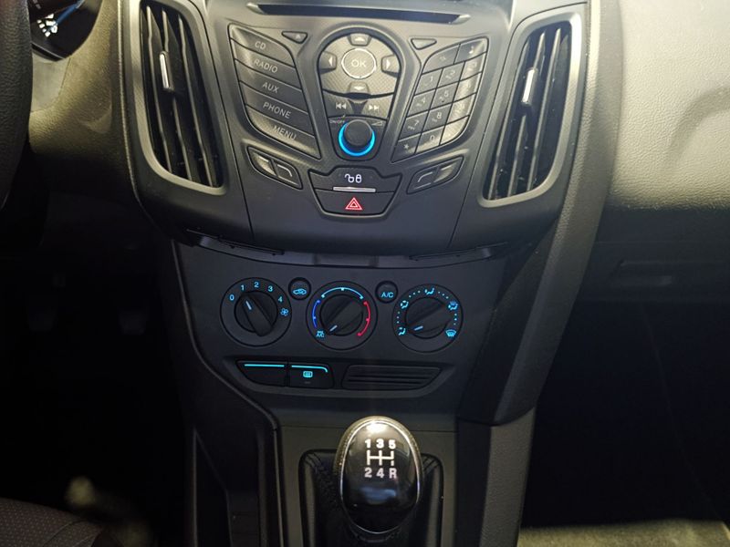 Ford Focus 1.6 Ssese Plus 8v16v 2013/2014 SIM VEÍCULOS PORTO ALEGRE / Carros no Vale