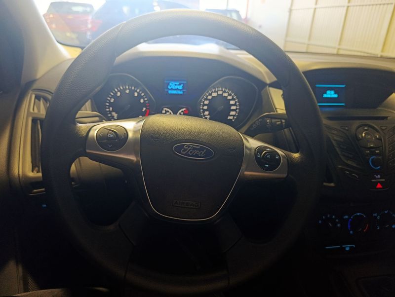 Ford Focus 1.6 Ssese Plus 8v16v 2013/2014 SIM VEÍCULOS PORTO ALEGRE / Carros no Vale