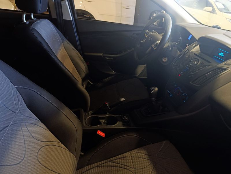 Ford Focus 1.6 Ssese Plus 8v16v 2013/2014 SIM VEÍCULOS PORTO ALEGRE / Carros no Vale