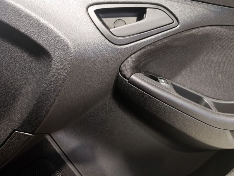 Ford Focus 1.6 Ssese Plus 8v16v 2013/2014 SIM VEÍCULOS PORTO ALEGRE / Carros no Vale