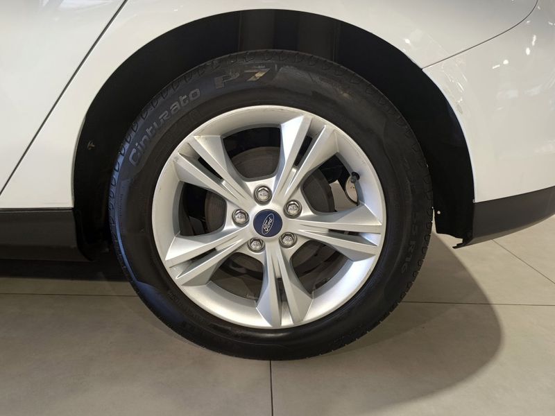 Ford Focus 1.6 Ssese Plus 8v16v 2013/2014 SIM VEÍCULOS PORTO ALEGRE / Carros no Vale