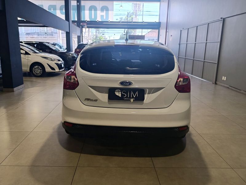 Ford Focus 1.6 Ssese Plus 8v16v 2013/2014 SIM VEÍCULOS PORTO ALEGRE / Carros no Vale