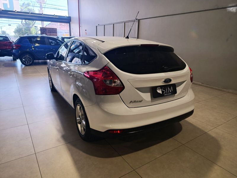 Ford Focus 1.6 Ssese Plus 8v16v 2013/2014 SIM VEÍCULOS PORTO ALEGRE / Carros no Vale