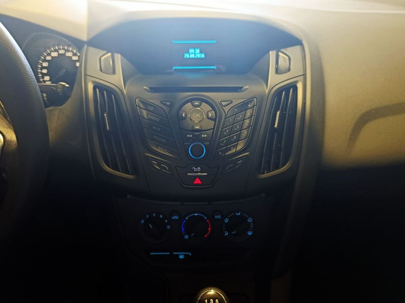 Ford Focus 1.6 Ssese Plus 8v16v 2013/2014 SIM VEÍCULOS PORTO ALEGRE / Carros no Vale