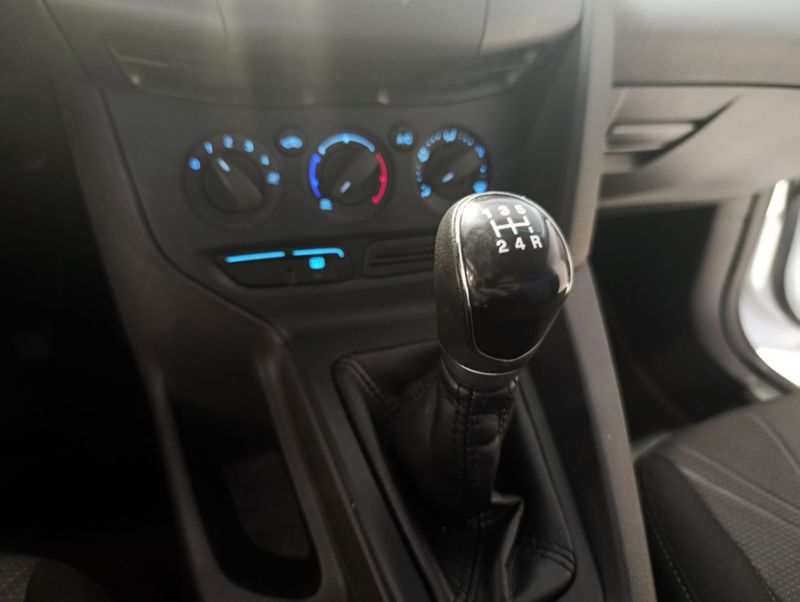 Ford Focus 1.6 Ssese Plus 8v16v 2013/2014 SIM VEÍCULOS PORTO ALEGRE / Carros no Vale