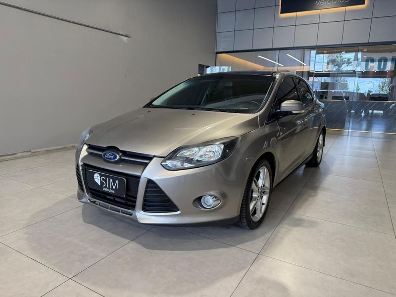 Ford Focus Sedan Se 2.0 2014/2015 SIM VEÍCULOS PORTO ALEGRE / Carros no Vale