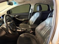 Ford Focus Sedan Se 2.0 2014/2015 SIM VEÍCULOS PORTO ALEGRE / Carros no Vale
