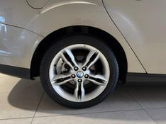Ford Focus Sedan Se 2.0 2014/2015 SIM VEÍCULOS PORTO ALEGRE / Carros no Vale