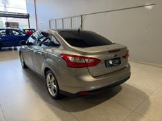 Ford Focus Sedan Se 2.0 2014/2015 SIM VEÍCULOS PORTO ALEGRE / Carros no Vale