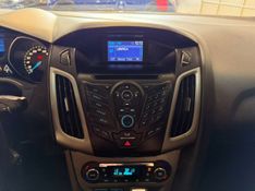 Ford Focus Sedan Se 2.0 2014/2015 SIM VEÍCULOS PORTO ALEGRE / Carros no Vale