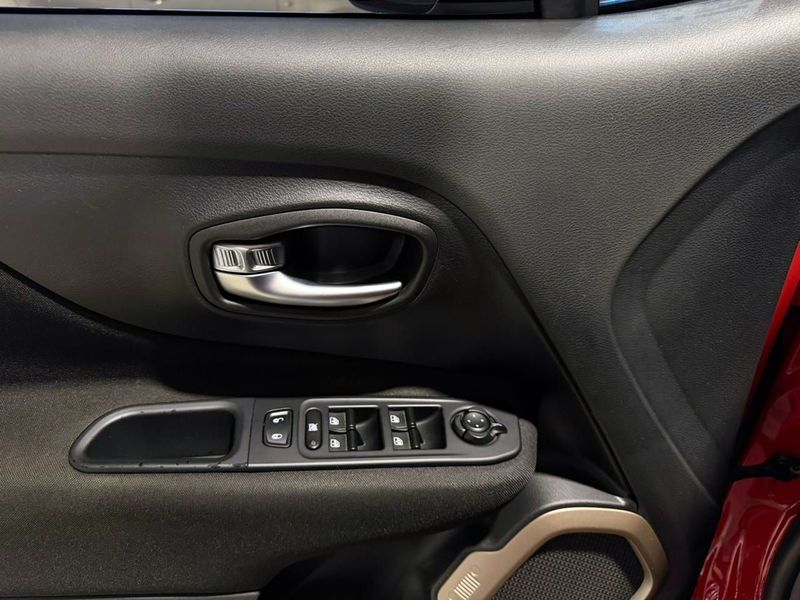 Jeep Renegade 1.8 2018/2018 SIM VEÍCULOS PORTO ALEGRE / Carros no Vale