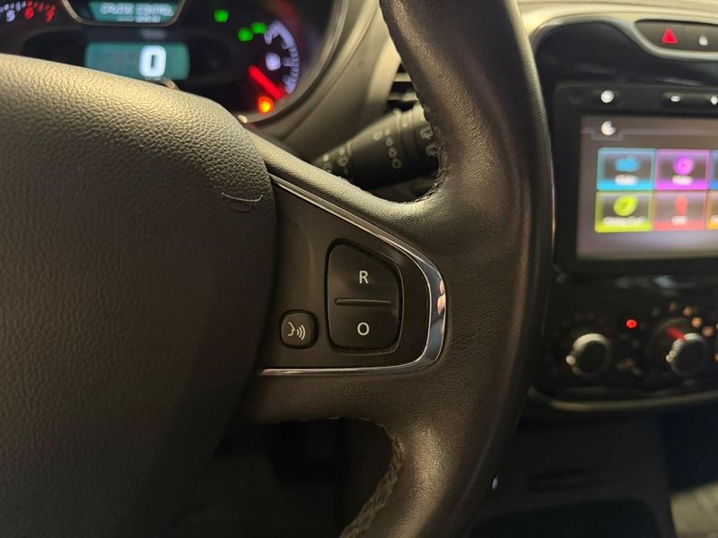 Renault Captur Zen 1.6 16v Mec 2017/2018 SIM VEÍCULOS PORTO ALEGRE / Carros no Vale