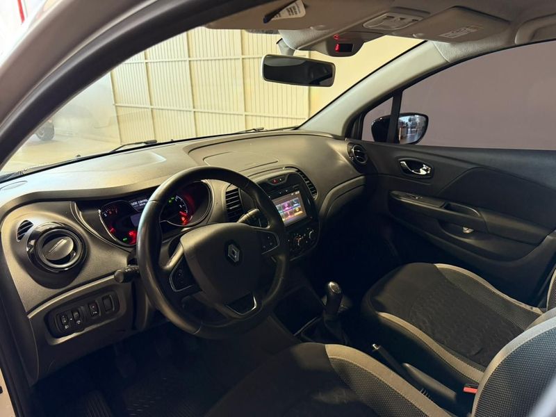 Renault Captur Zen 1.6 16v Mec 2017/2018 SIM VEÍCULOS PORTO ALEGRE / Carros no Vale
