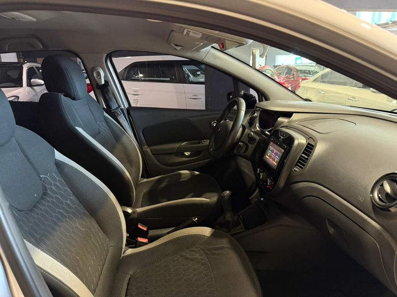 Renault Captur Zen 1.6 16v Mec 2017/2018 SIM VEÍCULOS PORTO ALEGRE / Carros no Vale
