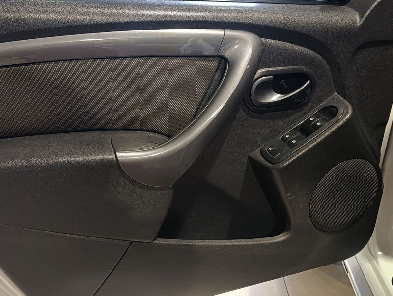 Renault Duster 20 D 4x2a 2012/2013 SIM VEÍCULOS PORTO ALEGRE / Carros no Vale