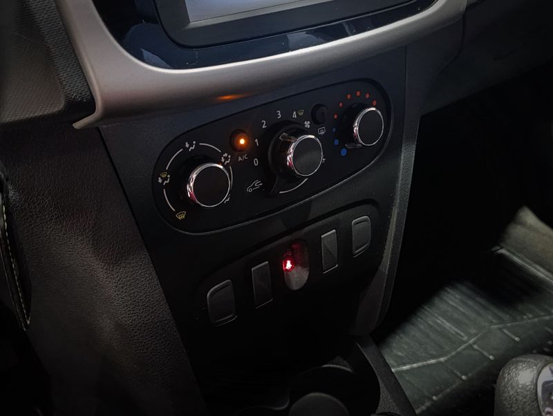 Renault Sandero Expression 1.0 12v 2019/2020 SIM VEÍCULOS PORTO ALEGRE / Carros no Vale