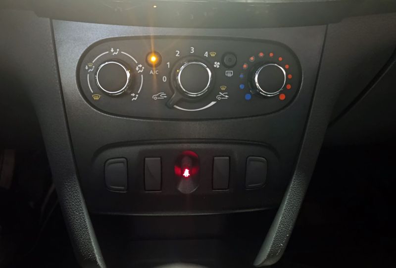 Renault Sandero Expression 1.0 12v 2018/2019 SIM VEÍCULOS PORTO ALEGRE / Carros no Vale