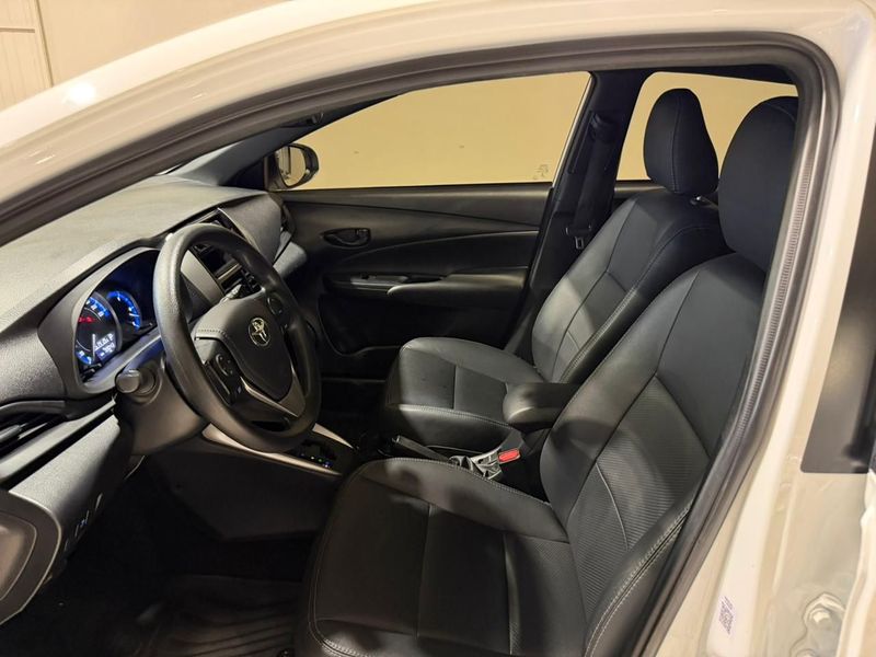 Toyota Yaris 1.3 16v Xl Live Multidrive 2021/2022 SIM VEÍCULOS PORTO ALEGRE / Carros no Vale