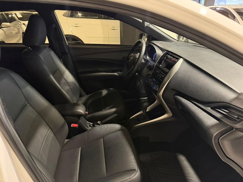 Toyota Yaris 1.3 16v Xl Live Multidrive 2021/2022 SIM VEÍCULOS PORTO ALEGRE / Carros no Vale