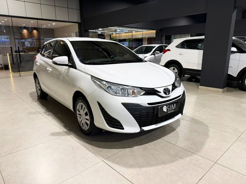 Toyota Yaris 1.3 16v Xl Live Multidrive 2021/2022 SIM VEÍCULOS PORTO ALEGRE / Carros no Vale