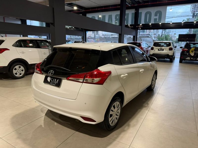 Toyota Yaris 1.3 16v Xl Live Multidrive 2021/2022 SIM VEÍCULOS PORTO ALEGRE / Carros no Vale