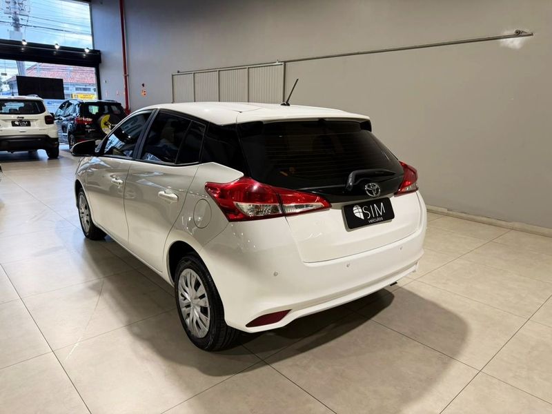 Toyota Yaris 1.3 16v Xl Live Multidrive 2021/2022 SIM VEÍCULOS PORTO ALEGRE / Carros no Vale