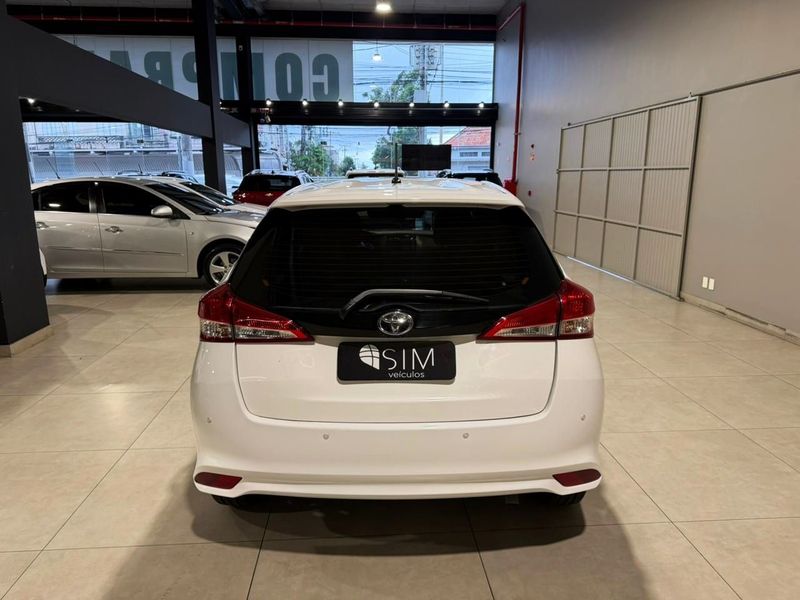 Toyota Yaris 1.3 16v Xl Live Multidrive 2021/2022 SIM VEÍCULOS PORTO ALEGRE / Carros no Vale