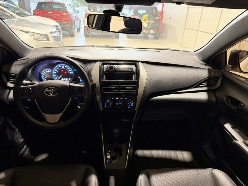 Toyota Yaris 1.3 16v Xl Live Multidrive 2021/2022 SIM VEÍCULOS PORTO ALEGRE / Carros no Vale