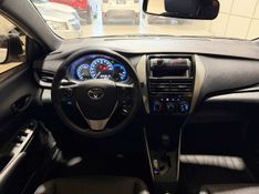 Toyota Yaris 1.3 16v Xl Live Multidrive 2021/2022 SIM VEÍCULOS PORTO ALEGRE / Carros no Vale
