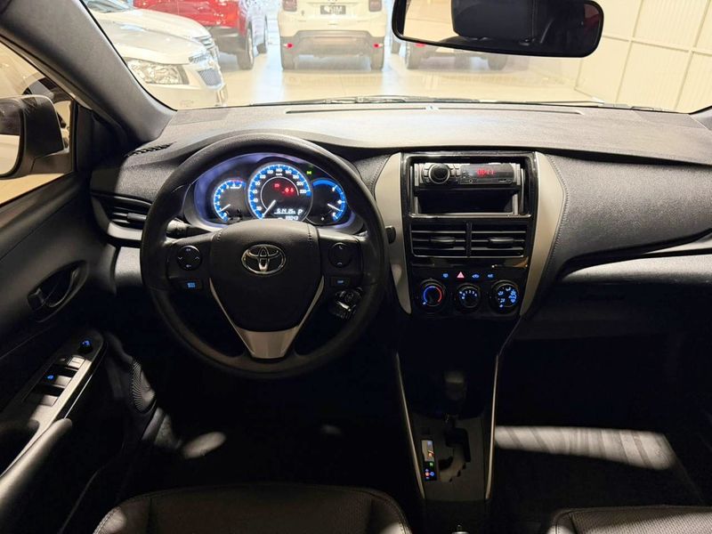 Toyota Yaris 1.3 16v Xl Live Multidrive 2021/2022 SIM VEÍCULOS PORTO ALEGRE / Carros no Vale