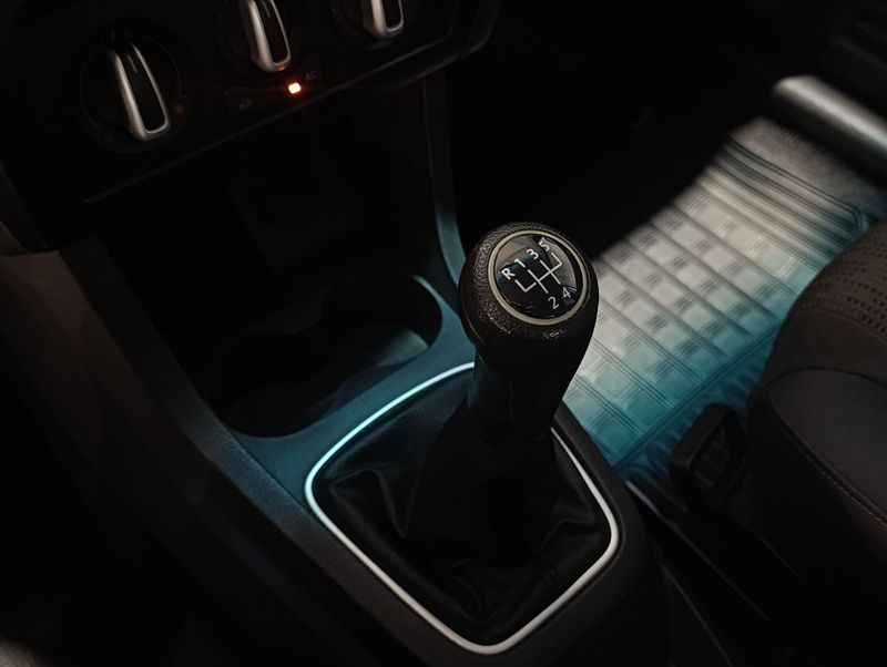 Volkswagen Fox 1.6 G2 Trend 2012/2013 SIM VEÍCULOS PORTO ALEGRE / Carros no Vale