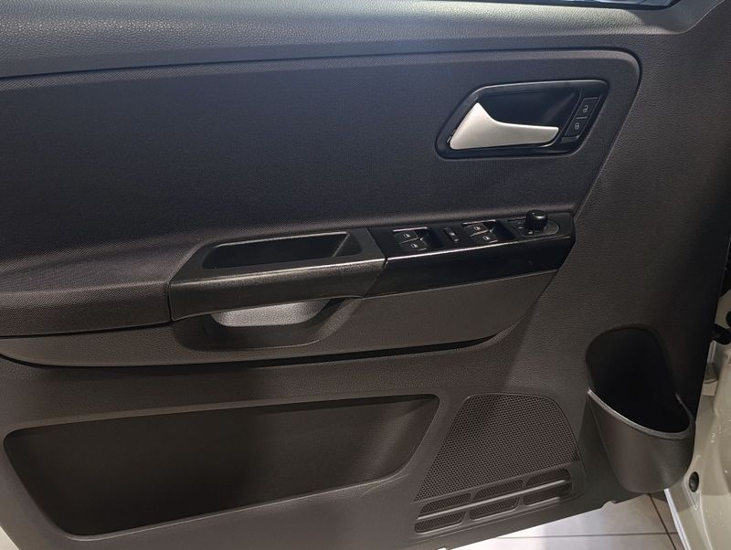 Volkswagen Fox 1.6 G2 Trend 2012/2013 SIM VEÍCULOS PORTO ALEGRE / Carros no Vale